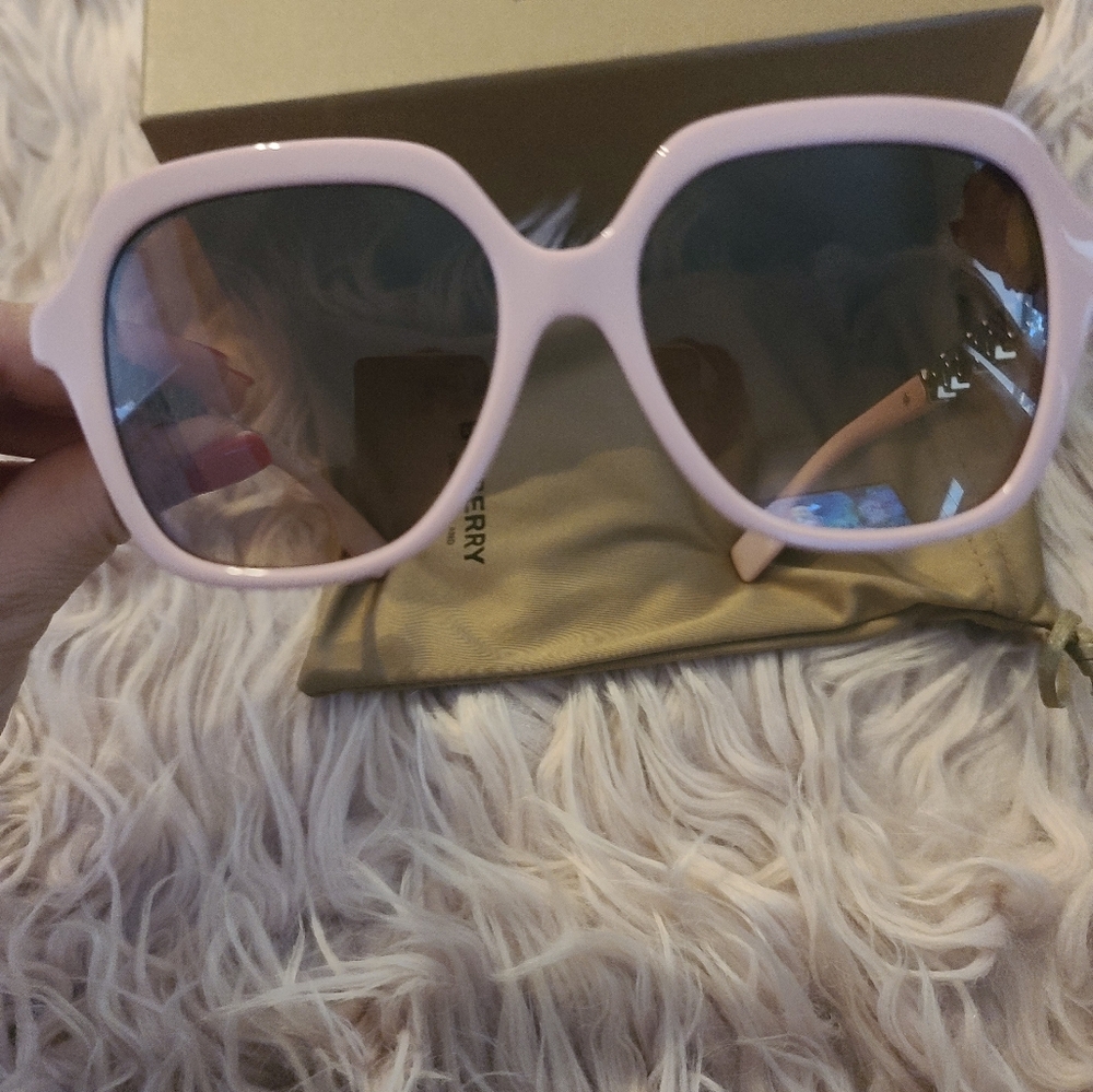 Burberry Sunglasses - Picture 4 of 6